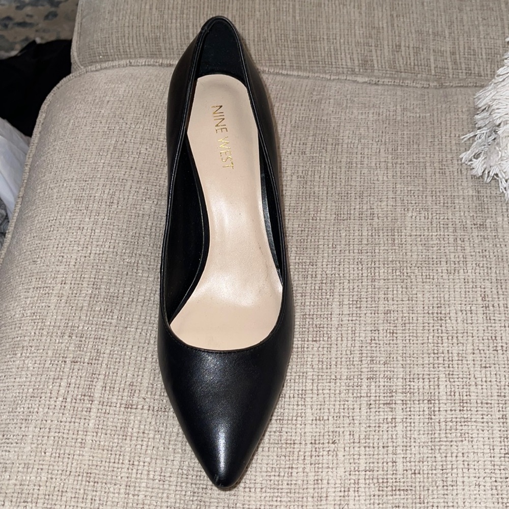 Nine West Women’s kitten heel